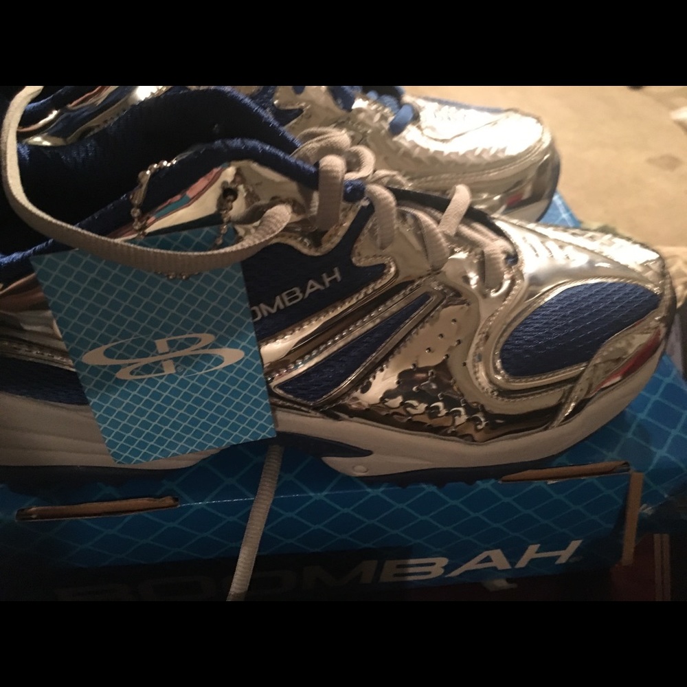 NWT  metallic soft ball shoes
